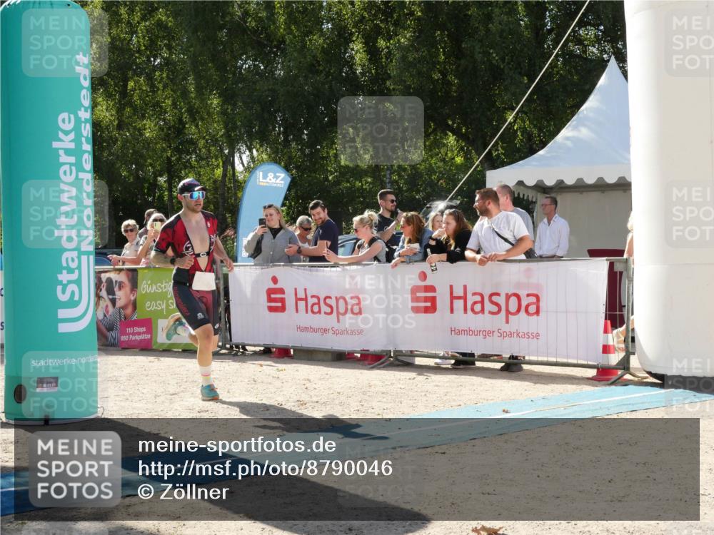 07.09.2025 - 19. Norderstedt Triathlon Zöllner http://msf.ph/oto/8790046 07.09.2025 15:26:52 Ziel 958, 964 meine-sportfotos.de