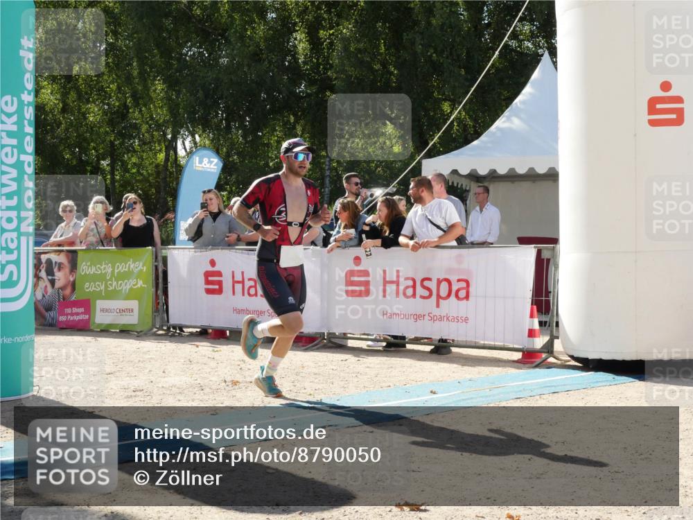 07.09.2025 - 19. Norderstedt Triathlon Zöllner http://msf.ph/oto/8790050 07.09.2025 15:26:52 Ziel 958, 964 meine-sportfotos.de