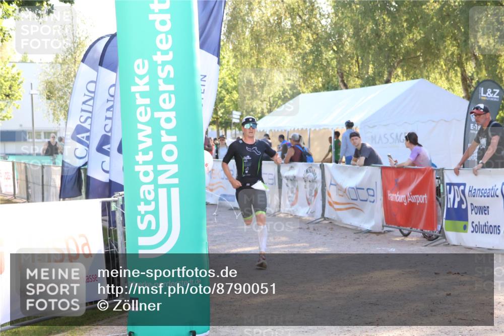 07.09.2025 - 19. Norderstedt Triathlon Zöllner http://msf.ph/oto/8790051 07.09.2025 16:23:39 Ziel 537, 538 meine-sportfotos.de