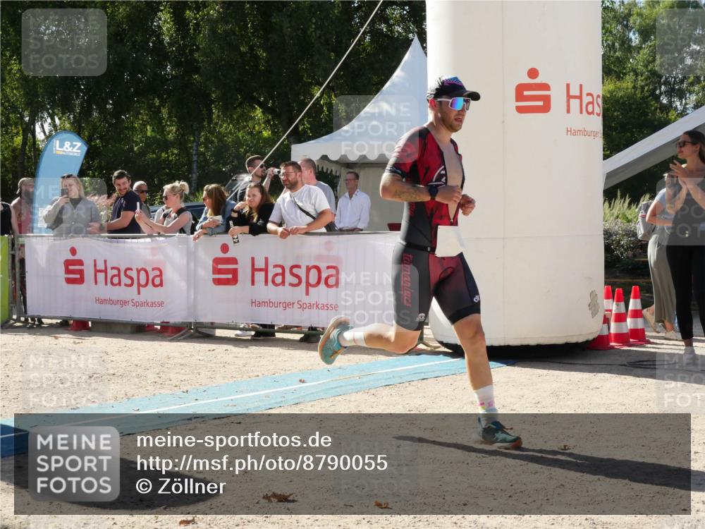 07.09.2025 - 19. Norderstedt Triathlon Zöllner http://msf.ph/oto/8790055 07.09.2025 15:26:53 Ziel 958, 964 meine-sportfotos.de