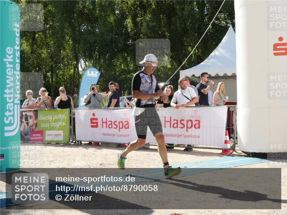 07.09.2025 - 19. Norderstedt Triathlon Zöllner http://msf.ph/oto/8790058 07.09.2025 15:26:54 Ziel 958, 964 meine-sportfotos.de