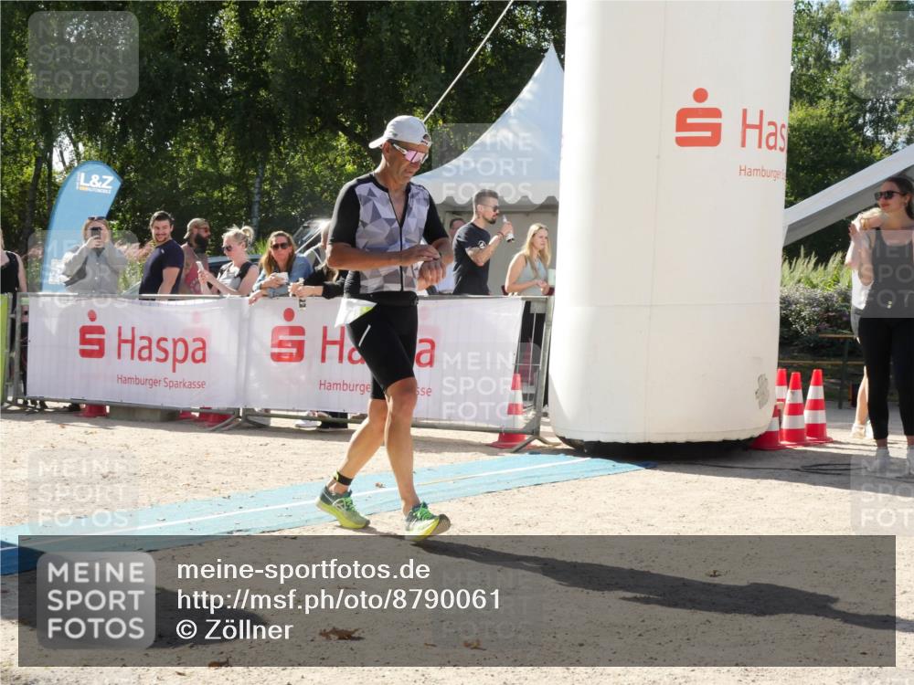 07.09.2025 - 19. Norderstedt Triathlon Zöllner http://msf.ph/oto/8790061 07.09.2025 15:26:54 Ziel 958, 964 meine-sportfotos.de