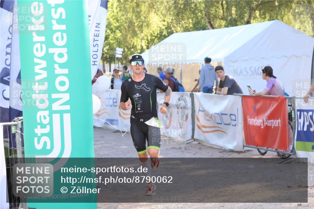 07.09.2025 - 19. Norderstedt Triathlon Zöllner http://msf.ph/oto/8790062 07.09.2025 16:23:40 Ziel 537, 538 meine-sportfotos.de