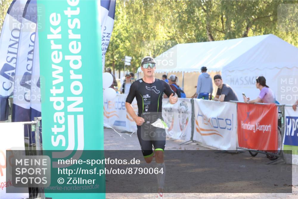 07.09.2025 - 19. Norderstedt Triathlon Zöllner http://msf.ph/oto/8790064 07.09.2025 16:23:40 Ziel 537, 538 meine-sportfotos.de