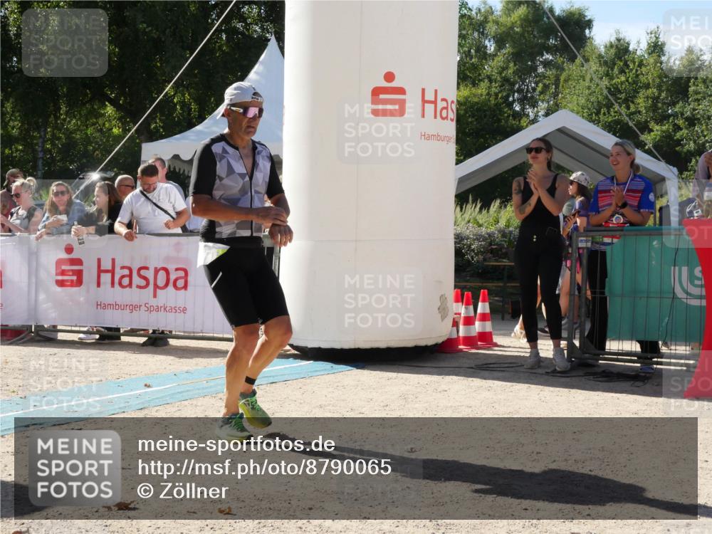 07.09.2025 - 19. Norderstedt Triathlon Zöllner http://msf.ph/oto/8790065 07.09.2025 15:26:55 Ziel 958, 964 meine-sportfotos.de