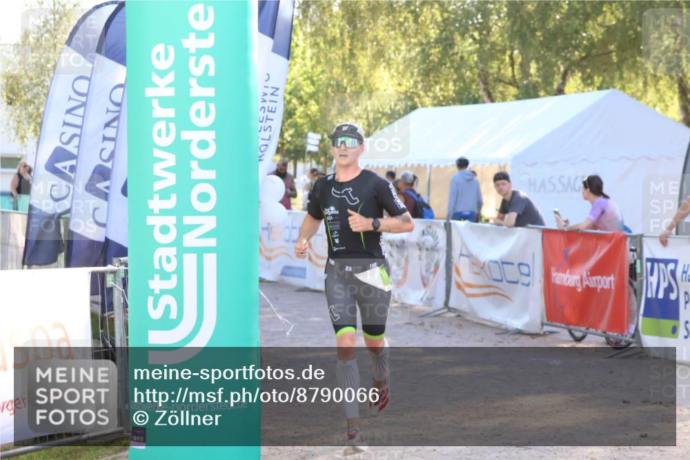 07.09.2025 - 19. Norderstedt Triathlon Zöllner http://msf.ph/oto/8790066 07.09.2025 16:23:40 Ziel 537, 538 meine-sportfotos.de