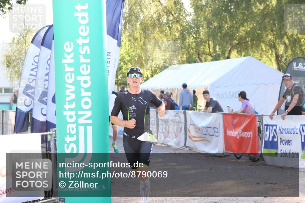 07.09.2025 - 19. Norderstedt Triathlon Zöllner http://msf.ph/oto/8790069 07.09.2025 16:23:41 Ziel 537, 538 meine-sportfotos.de