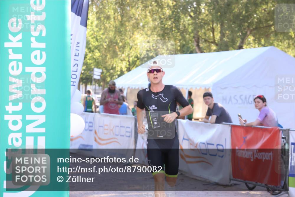 07.09.2025 - 19. Norderstedt Triathlon Zöllner http://msf.ph/oto/8790082 07.09.2025 16:23:43 Ziel 537, 538 meine-sportfotos.de