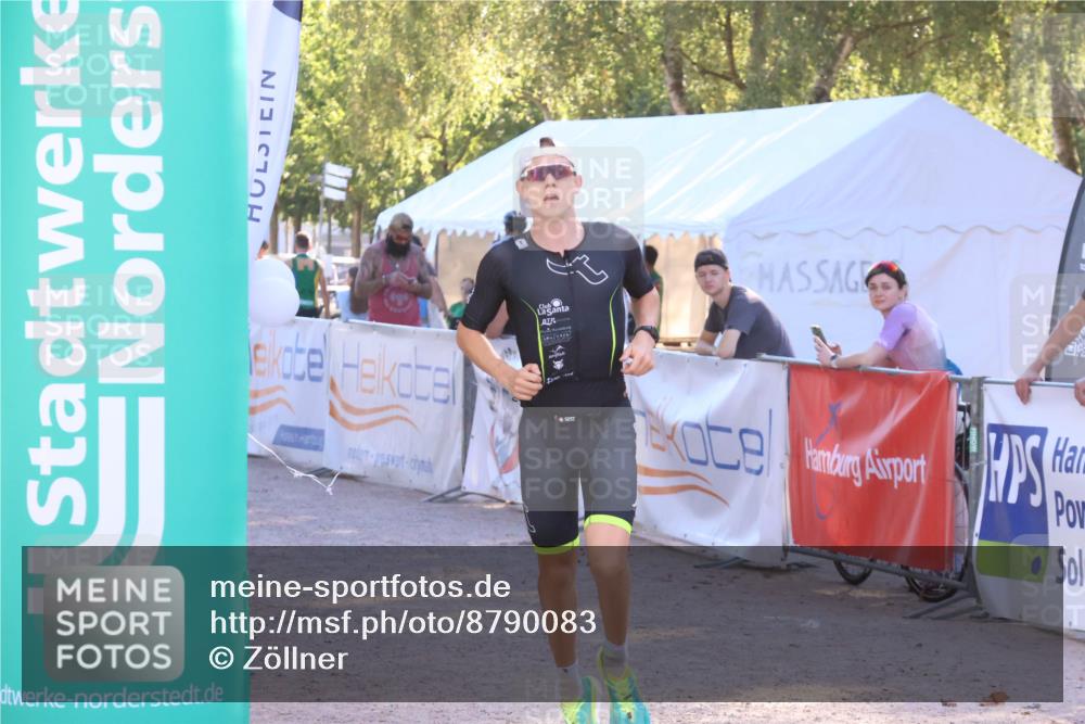 07.09.2025 - 19. Norderstedt Triathlon Zöllner http://msf.ph/oto/8790083 07.09.2025 16:23:43 Ziel 537, 538 meine-sportfotos.de
