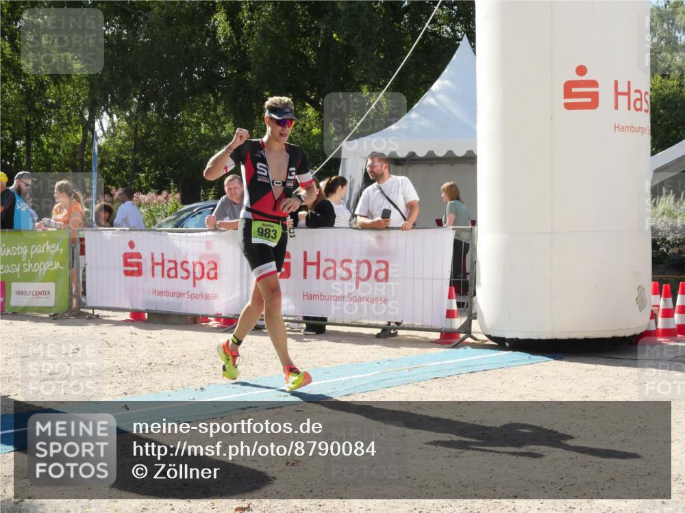 07.09.2025 - 19. Norderstedt Triathlon Zöllner http://msf.ph/oto/8790084 07.09.2025 15:28:32 Ziel 983 meine-sportfotos.de