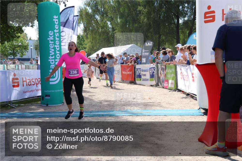 07.09.2025 - 19. Norderstedt Triathlon Zöllner http://msf.ph/oto/8790085 07.09.2025 13:57:04 Ziel 310, 336 meine-sportfotos.de