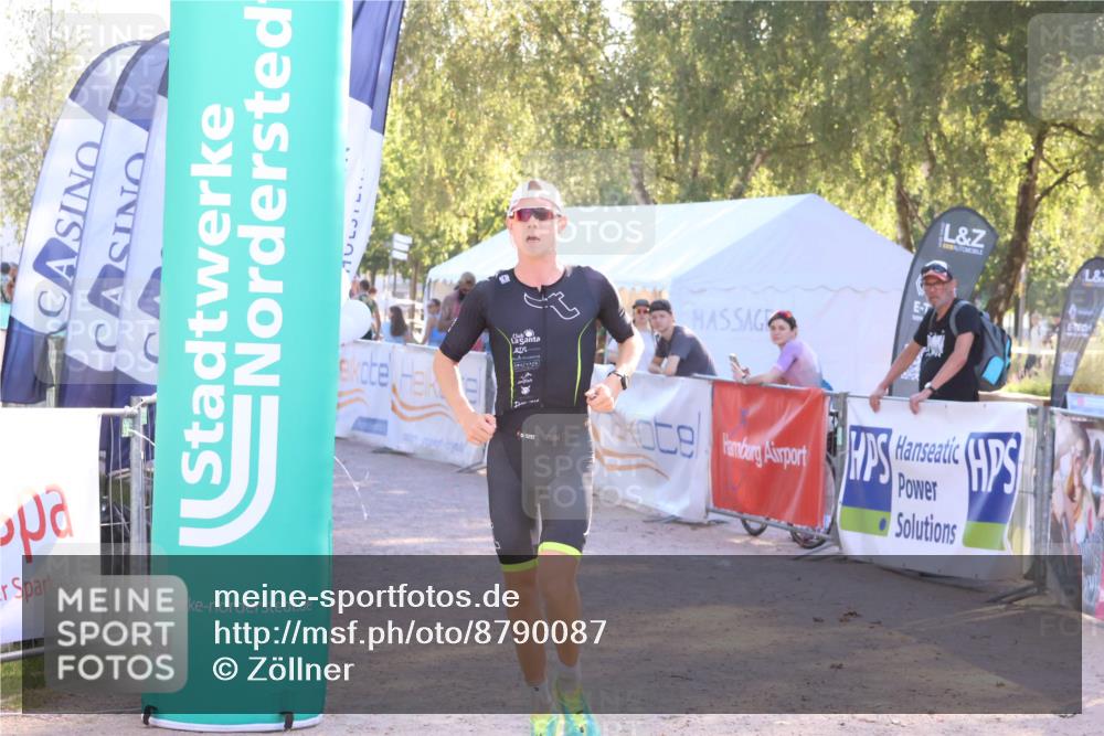 07.09.2025 - 19. Norderstedt Triathlon Zöllner http://msf.ph/oto/8790087 07.09.2025 16:23:43 Ziel 537, 538 meine-sportfotos.de