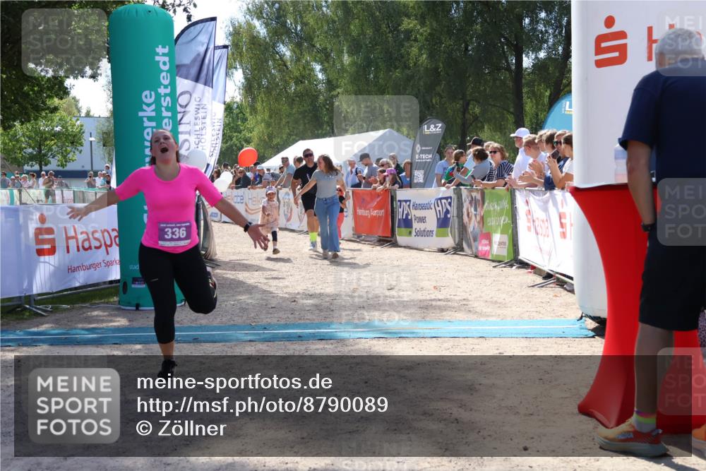07.09.2025 - 19. Norderstedt Triathlon Zöllner http://msf.ph/oto/8790089 07.09.2025 13:57:04 Ziel 310, 336 meine-sportfotos.de