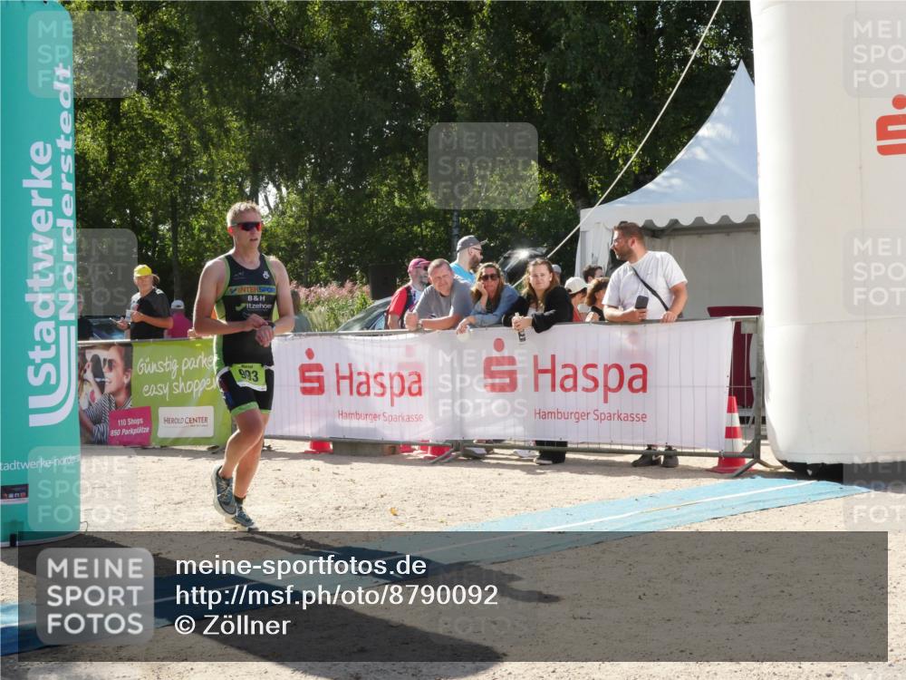 07.09.2025 - 19. Norderstedt Triathlon Zöllner http://msf.ph/oto/8790092 07.09.2025 15:28:38 Ziel 983, 993 meine-sportfotos.de
