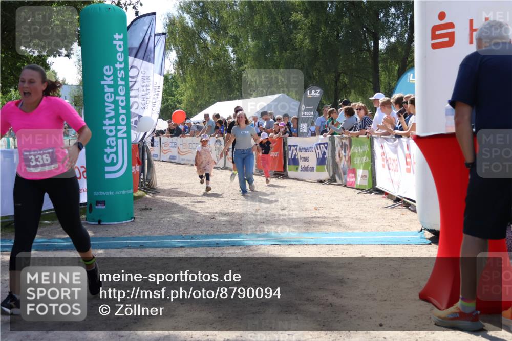07.09.2025 - 19. Norderstedt Triathlon Zöllner http://msf.ph/oto/8790094 07.09.2025 13:57:05 Ziel 310, 336 meine-sportfotos.de