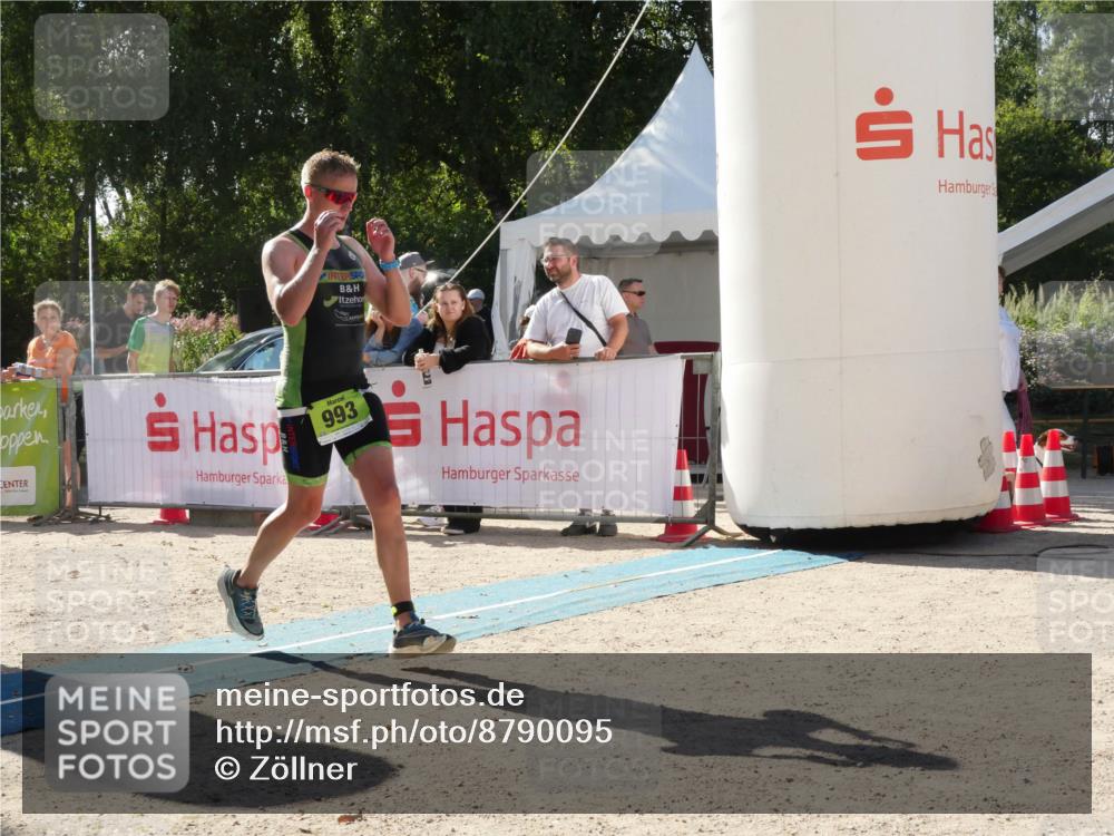 07.09.2025 - 19. Norderstedt Triathlon Zöllner http://msf.ph/oto/8790095 07.09.2025 15:28:38 Ziel 983, 993 meine-sportfotos.de
