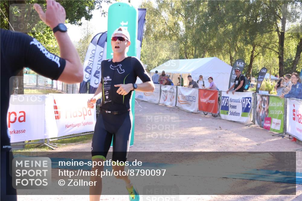 07.09.2025 - 19. Norderstedt Triathlon Zöllner http://msf.ph/oto/8790097 07.09.2025 16:23:45 Ziel 494, 537, 538 meine-sportfotos.de