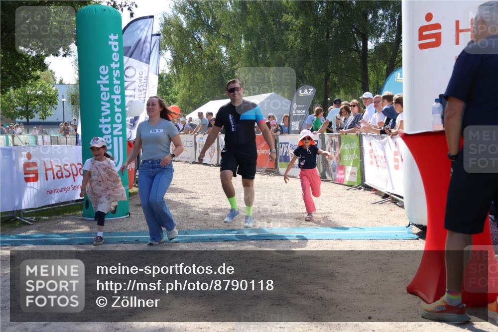 07.09.2025 - 19. Norderstedt Triathlon Zöllner http://msf.ph/oto/8790118 07.09.2025 13:57:07 Ziel 310, 336 meine-sportfotos.de