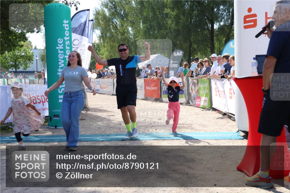 07.09.2025 - 19. Norderstedt Triathlon Zöllner http://msf.ph/oto/8790121 07.09.2025 13:57:07 Ziel 310, 336 meine-sportfotos.de