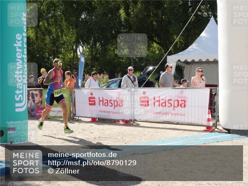 07.09.2025 - 19. Norderstedt Triathlon Zöllner http://msf.ph/oto/8790129 07.09.2025 15:29:42 Ziel 1020, 1027 meine-sportfotos.de