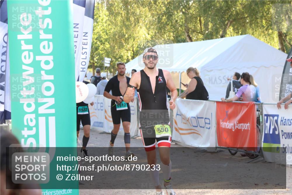 07.09.2025 - 19. Norderstedt Triathlon Zöllner http://msf.ph/oto/8790233 07.09.2025 16:25:01 Ziel 550, 1512, 1522 meine-sportfotos.de