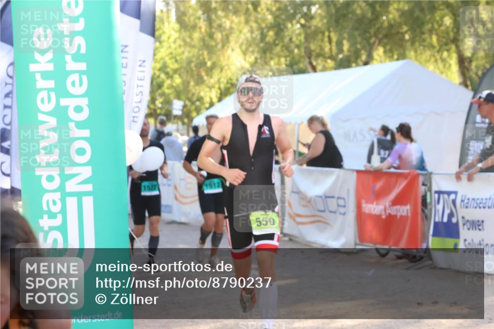 07.09.2025 - 19. Norderstedt Triathlon Zöllner http://msf.ph/oto/8790237 07.09.2025 16:25:01 Ziel 550, 1512, 1522 meine-sportfotos.de