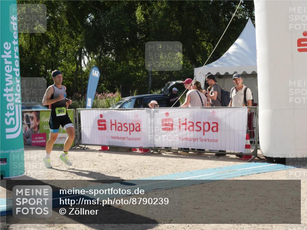 07.09.2025 - 19. Norderstedt Triathlon Zöllner http://msf.ph/oto/8790239 07.09.2025 15:33:59 Ziel 972, 992 meine-sportfotos.de