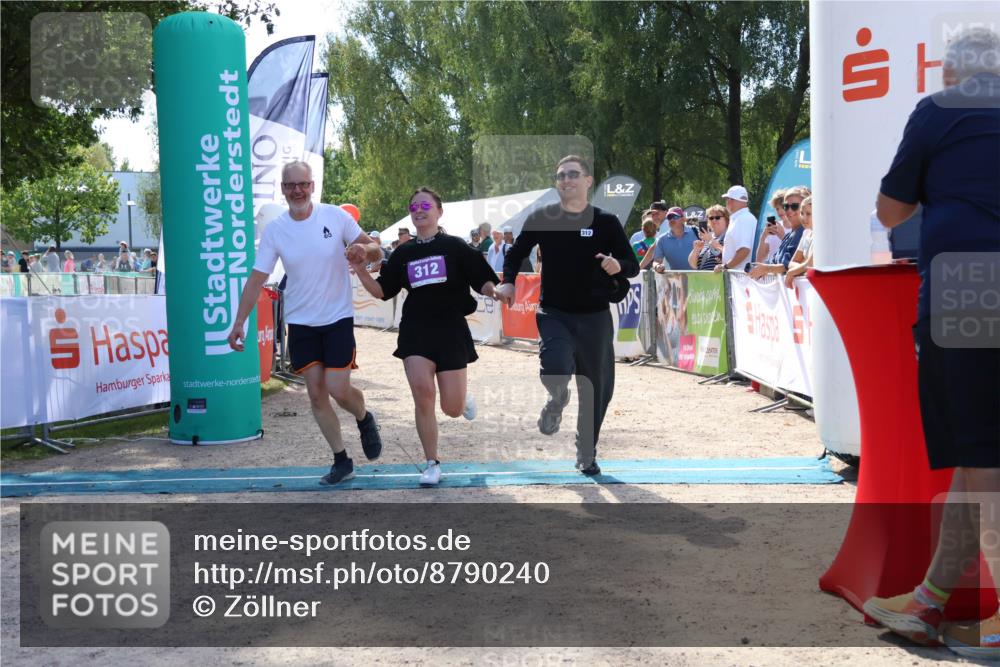 07.09.2025 - 19. Norderstedt Triathlon Zöllner http://msf.ph/oto/8790240 07.09.2025 13:58:26 Ziel 298, 312 meine-sportfotos.de