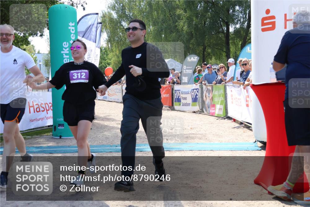 07.09.2025 - 19. Norderstedt Triathlon Zöllner http://msf.ph/oto/8790246 07.09.2025 13:58:27 Ziel 298, 312 meine-sportfotos.de