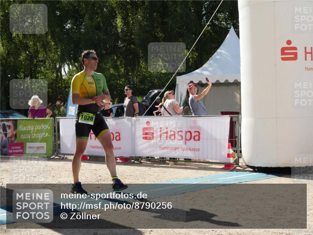 07.09.2025 - 19. Norderstedt Triathlon Zöllner http://msf.ph/oto/8790256 07.09.2025 15:34:49 Ziel 1028 meine-sportfotos.de