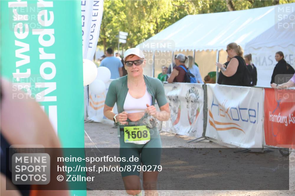 07.09.2025 - 19. Norderstedt Triathlon Zöllner http://msf.ph/oto/8790279 07.09.2025 16:25:07 Ziel 550, 1508, 1512, 1522 meine-sportfotos.de