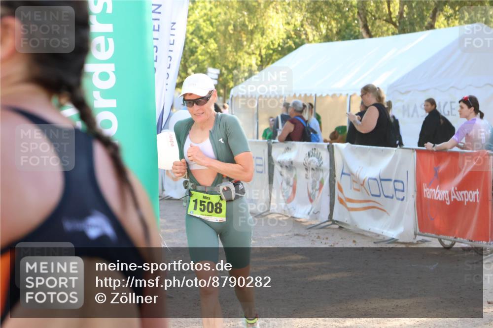 07.09.2025 - 19. Norderstedt Triathlon Zöllner http://msf.ph/oto/8790282 07.09.2025 16:25:07 Ziel 550, 1508, 1512, 1522 meine-sportfotos.de