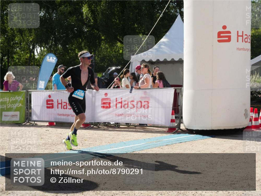 07.09.2025 - 19. Norderstedt Triathlon Zöllner http://msf.ph/oto/8790291 07.09.2025 15:35:11 Ziel 393, 1406 meine-sportfotos.de