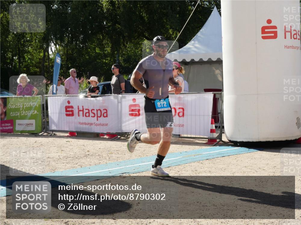 07.09.2025 - 19. Norderstedt Triathlon Zöllner http://msf.ph/oto/8790302 07.09.2025 15:35:57 Ziel 369, 872 meine-sportfotos.de