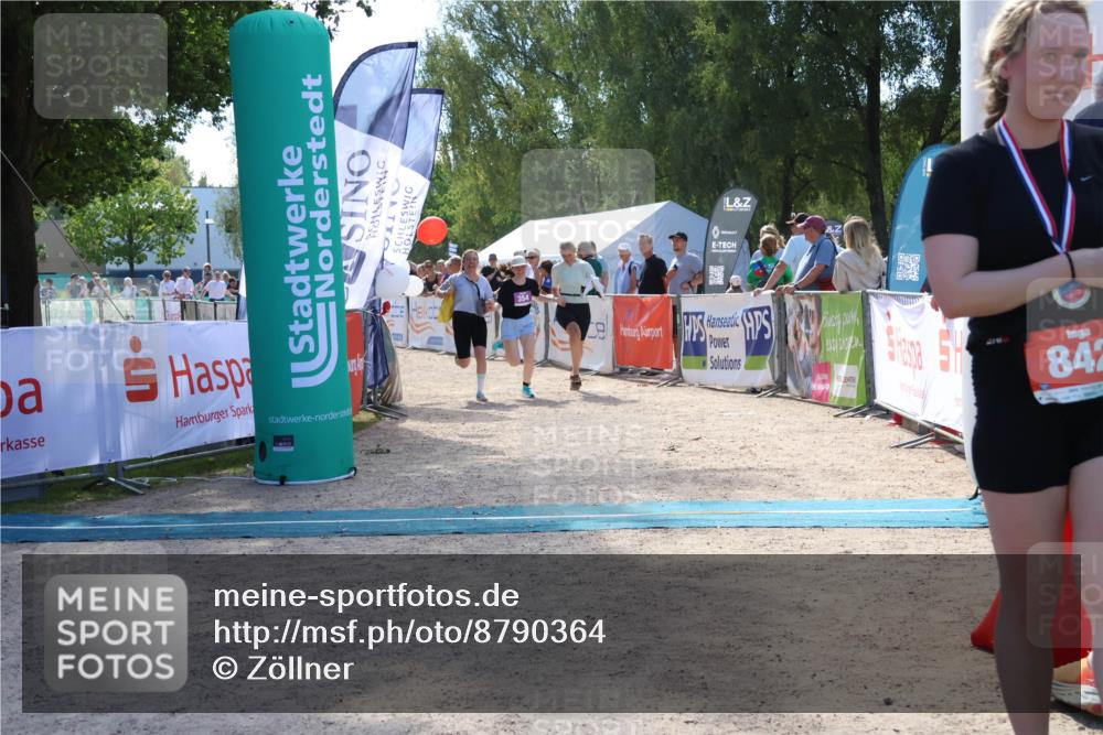 07.09.2025 - 19. Norderstedt Triathlon Zöllner http://msf.ph/oto/8790364 07.09.2025 13:59:42 Ziel 211, 354 meine-sportfotos.de