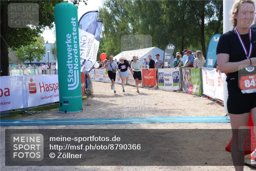 07.09.2025 - 19. Norderstedt Triathlon Zöllner http://msf.ph/oto/8790366 07.09.2025 13:59:42 Ziel 211, 354 meine-sportfotos.de