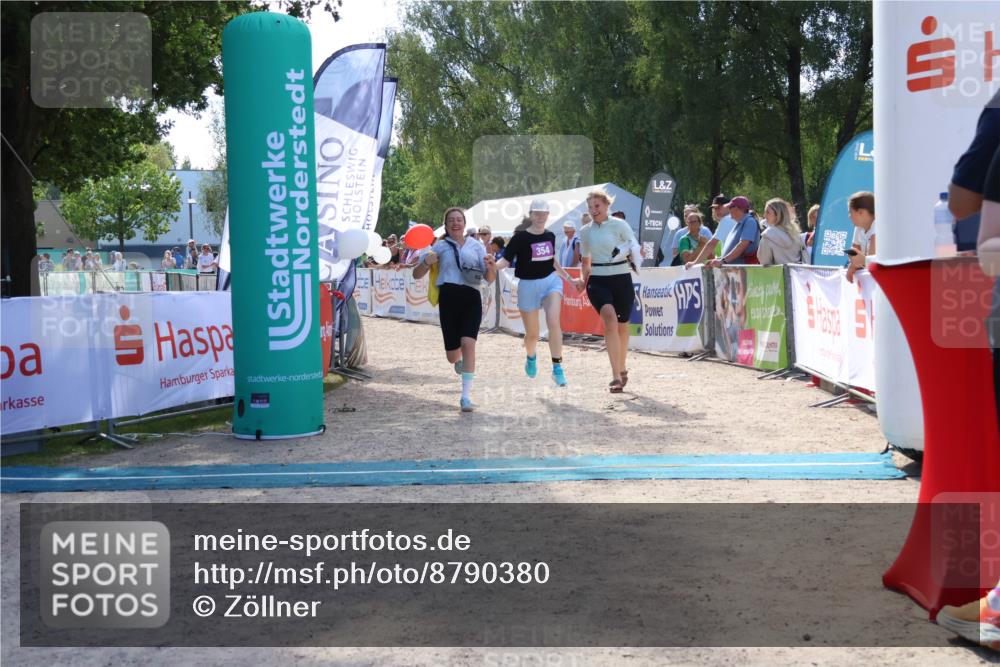 07.09.2025 - 19. Norderstedt Triathlon Zöllner http://msf.ph/oto/8790380 07.09.2025 13:59:43 Ziel 211, 354 meine-sportfotos.de