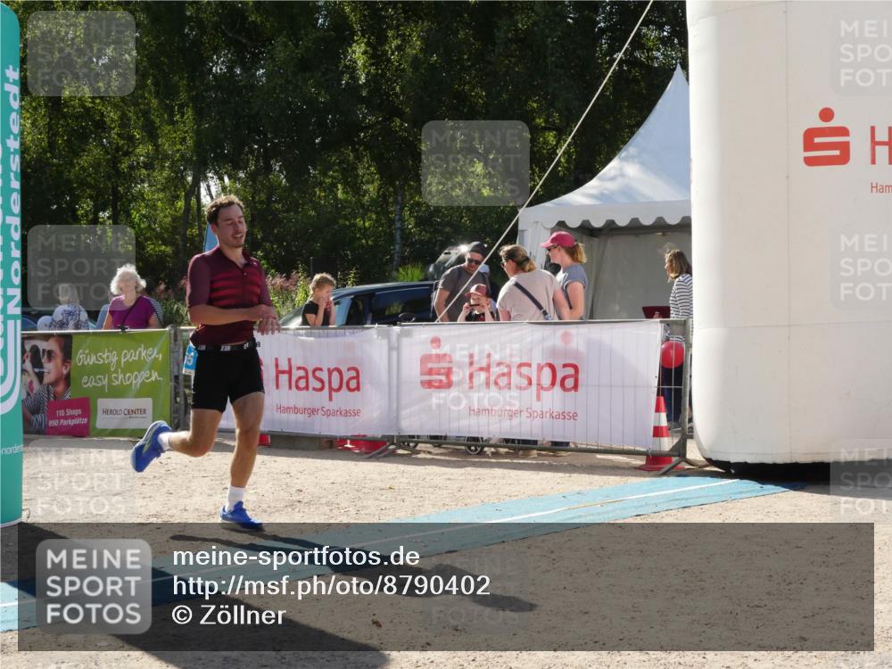 07.09.2025 - 19. Norderstedt Triathlon Zöllner http://msf.ph/oto/8790402 07.09.2025 15:40:05 Ziel 986, 1465 meine-sportfotos.de