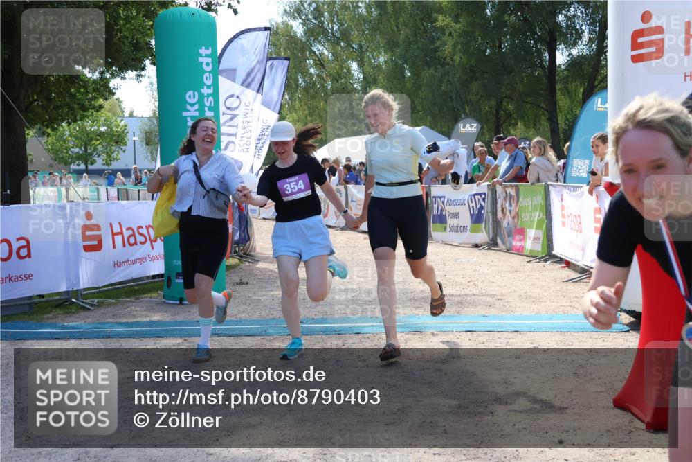 07.09.2025 - 19. Norderstedt Triathlon Zöllner http://msf.ph/oto/8790403 07.09.2025 13:59:45 Ziel 341, 354 meine-sportfotos.de