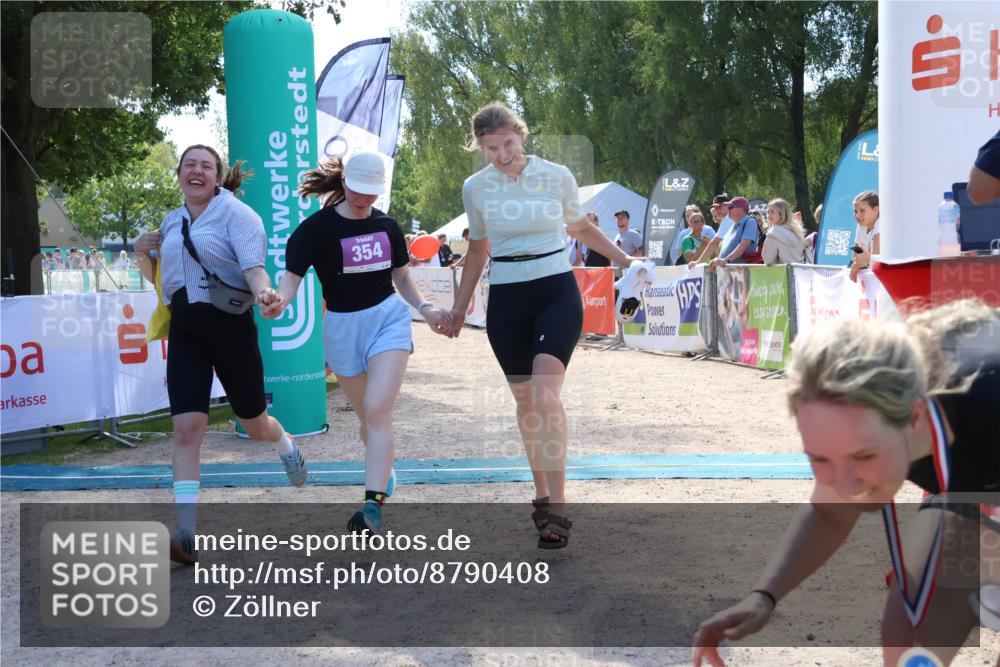 07.09.2025 - 19. Norderstedt Triathlon Zöllner http://msf.ph/oto/8790408 07.09.2025 13:59:45 Ziel 341, 354 meine-sportfotos.de