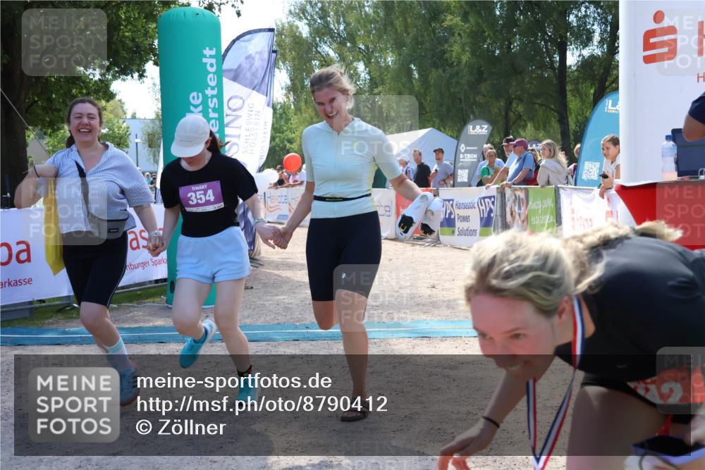 07.09.2025 - 19. Norderstedt Triathlon Zöllner http://msf.ph/oto/8790412 07.09.2025 13:59:45 Ziel 341, 354 meine-sportfotos.de