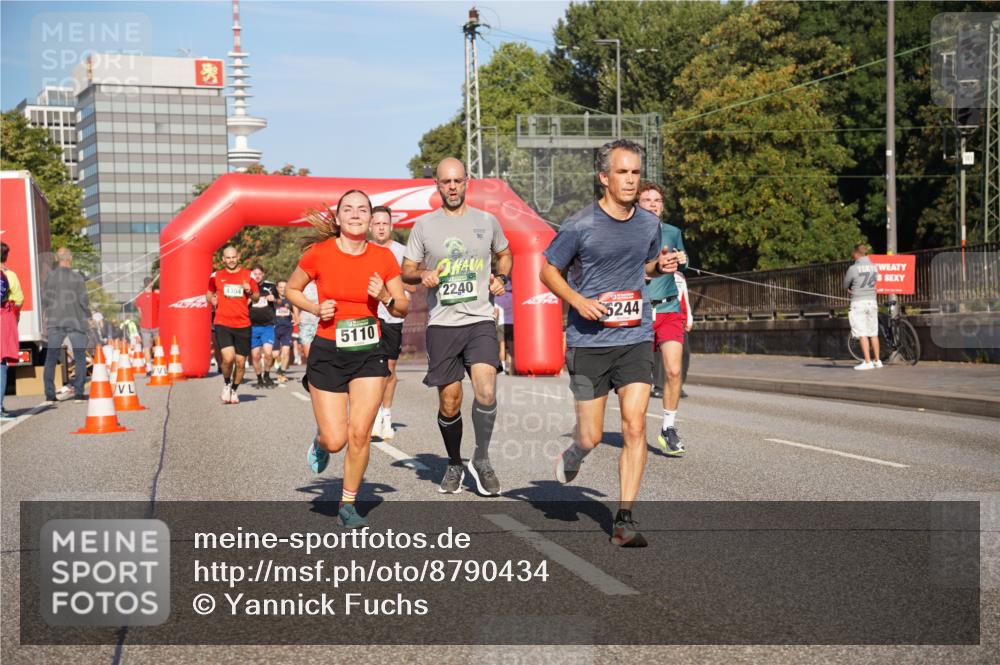 07.09.2025 - BARMER Alsterlauf Yannick Fuchs http://msf.ph/oto/8790434 07.09.2025 09:40:58 Laufen 4304, 5110, 2240, 76, 5244 meine-sportfotos.de