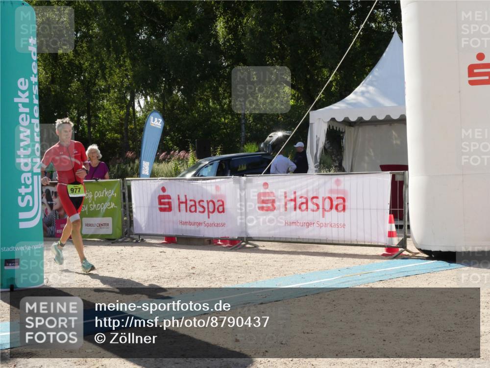 07.09.2025 - 19. Norderstedt Triathlon Zöllner http://msf.ph/oto/8790437 07.09.2025 15:40:29 Ziel 977, 982 meine-sportfotos.de