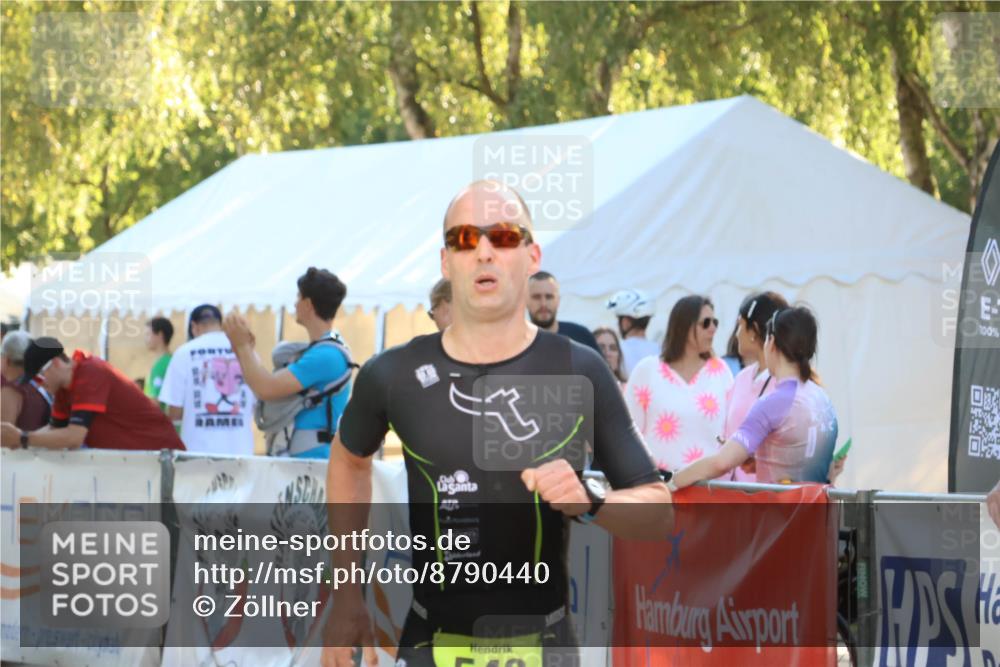 07.09.2025 - 19. Norderstedt Triathlon Zöllner http://msf.ph/oto/8790440 07.09.2025 16:26:54 Ziel 377, 542 meine-sportfotos.de