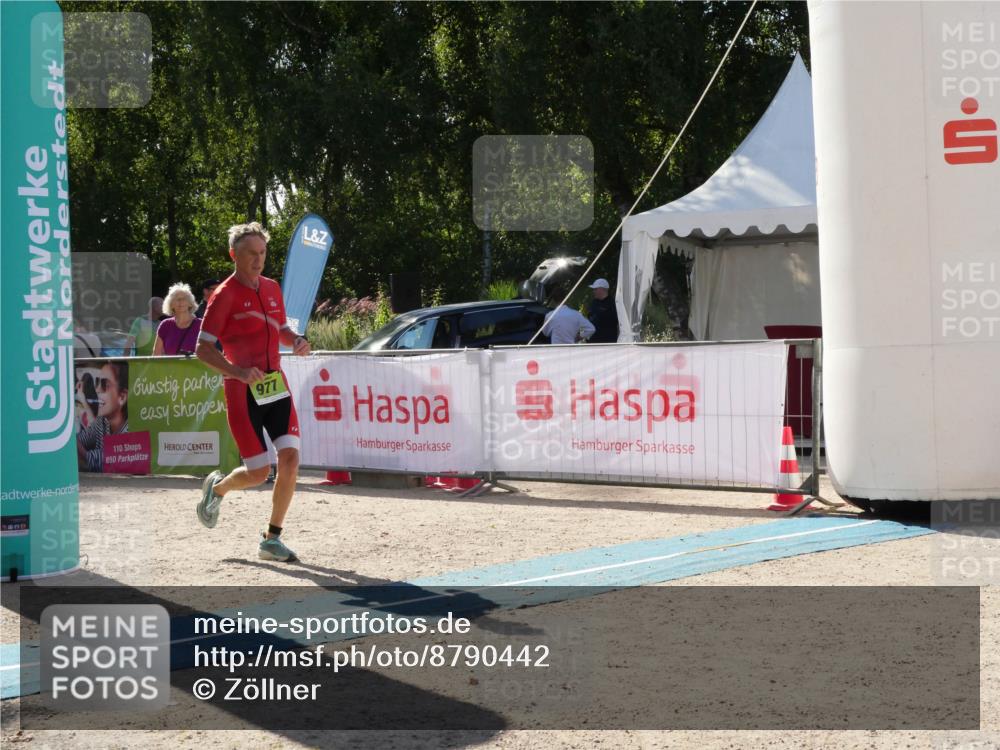 07.09.2025 - 19. Norderstedt Triathlon Zöllner http://msf.ph/oto/8790442 07.09.2025 15:40:30 Ziel 977, 982 meine-sportfotos.de