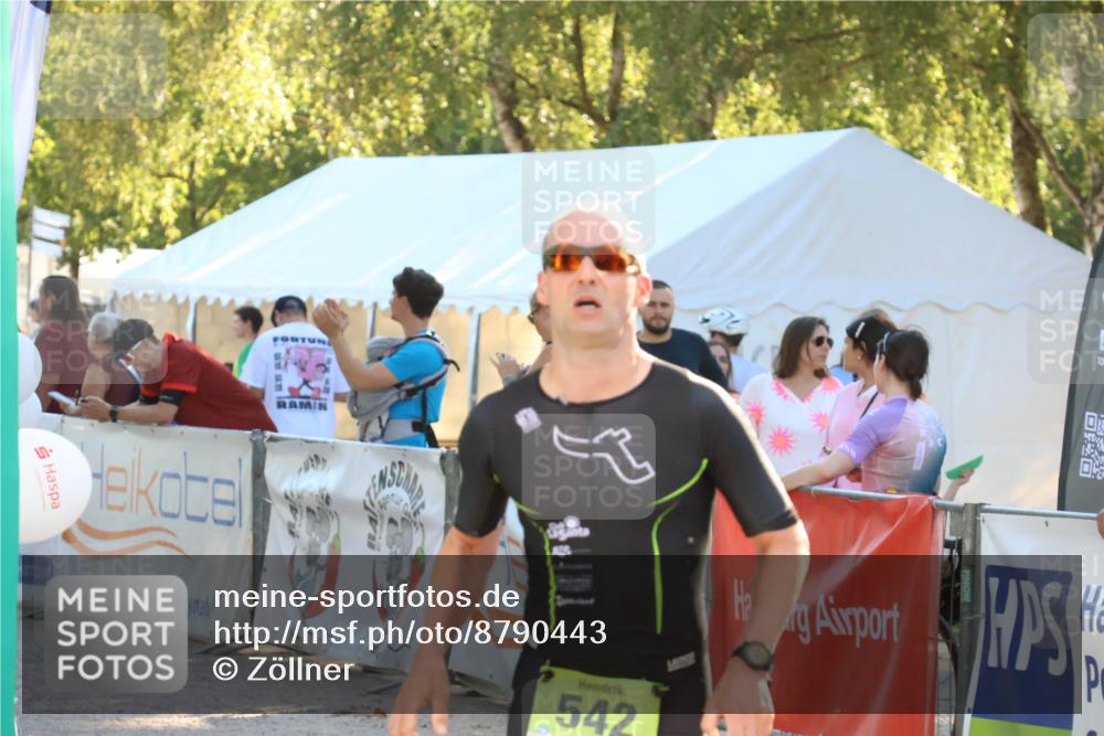 07.09.2025 - 19. Norderstedt Triathlon Zöllner http://msf.ph/oto/8790443 07.09.2025 16:26:54 Ziel 377, 542 meine-sportfotos.de