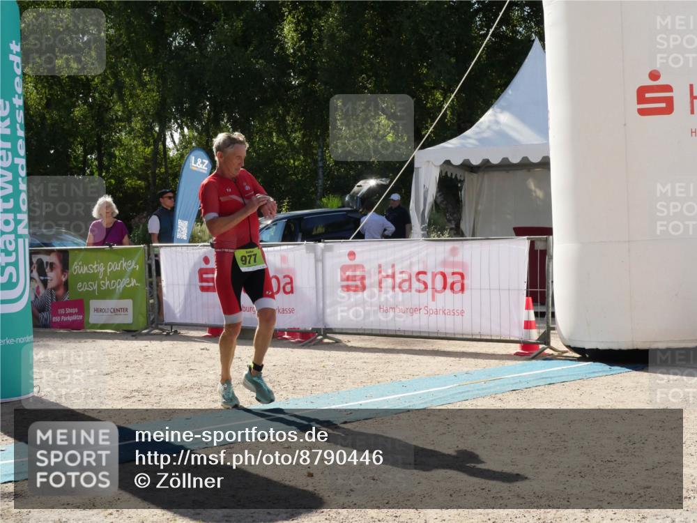 07.09.2025 - 19. Norderstedt Triathlon Zöllner http://msf.ph/oto/8790446 07.09.2025 15:40:30 Ziel 977, 982 meine-sportfotos.de