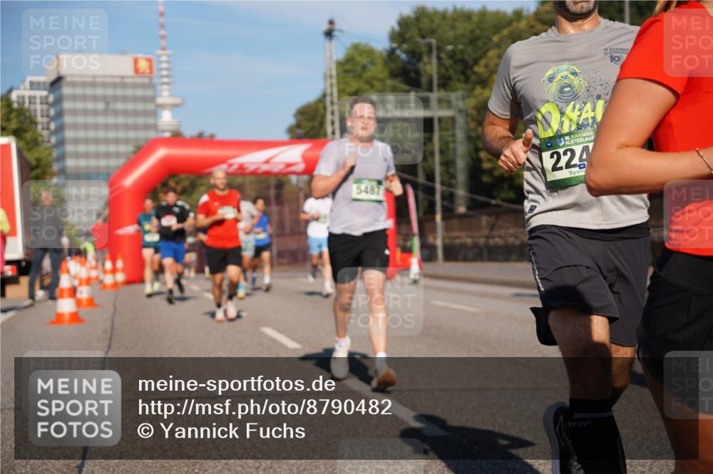 07.09.2025 - BARMER Alsterlauf Yannick Fuchs http://msf.ph/oto/8790482 07.09.2025 09:41:00 Laufen 5487, 36, 224 meine-sportfotos.de
