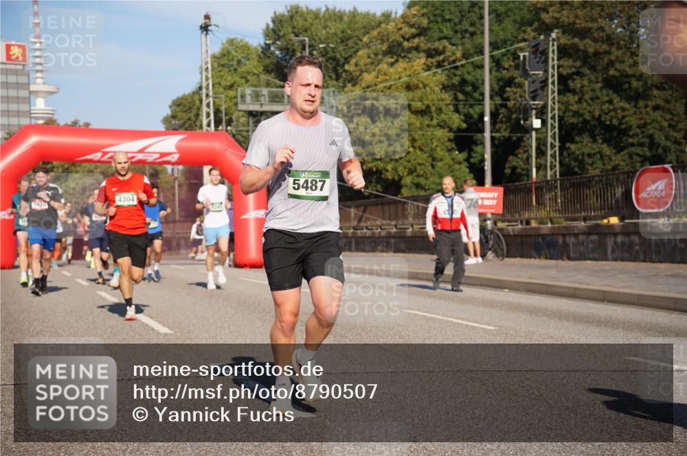 07.09.2025 - BARMER Alsterlauf Yannick Fuchs http://msf.ph/oto/8790507 07.09.2025 09:41:01 Laufen 5487, 4304, 76 meine-sportfotos.de