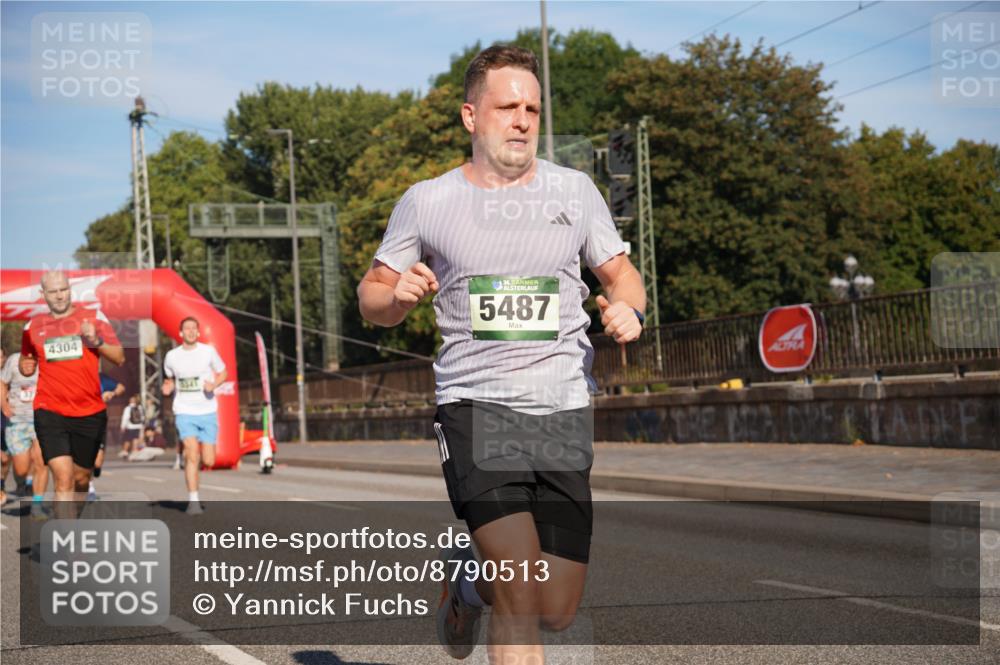 07.09.2025 - BARMER Alsterlauf Yannick Fuchs http://msf.ph/oto/8790513 07.09.2025 09:41:01 Laufen 4304, 36, 5487 meine-sportfotos.de